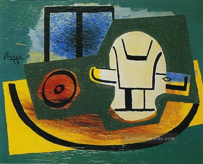 Pomme et verre devant une fenetre 1923 kubistisch Ölgemälde